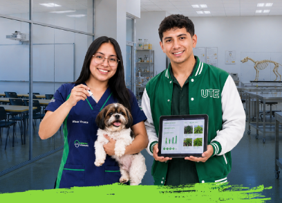 Estudiante de Medicina Veterinaria de la Universidad UTE realizando prácticas clínicas con un perro en laboratorios especializados de Quito.