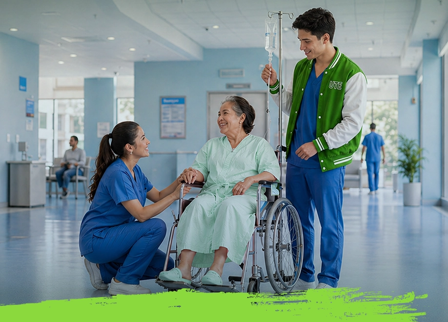 Estudiantes del Técnico Superior en Enfermería de la Universidad UTE realizando prácticas de atención y cuidado de pacientes.
