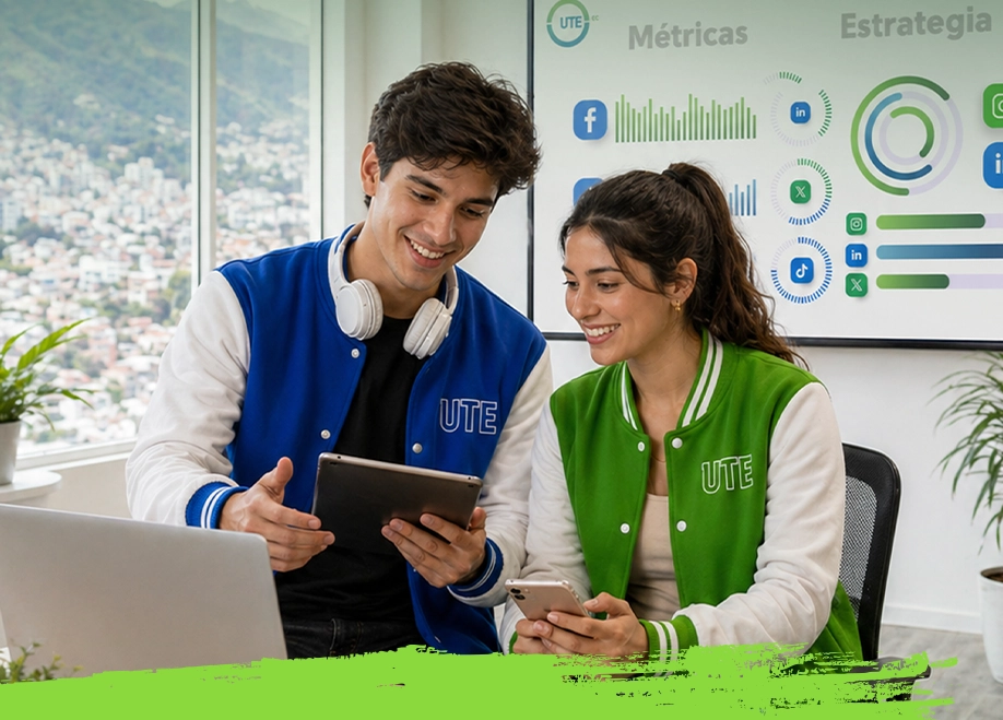Estudiantes del Técnico Superior en Marketing Digital de la Universidad UTE trabajando en estrategias de contenido y publicidad digital.