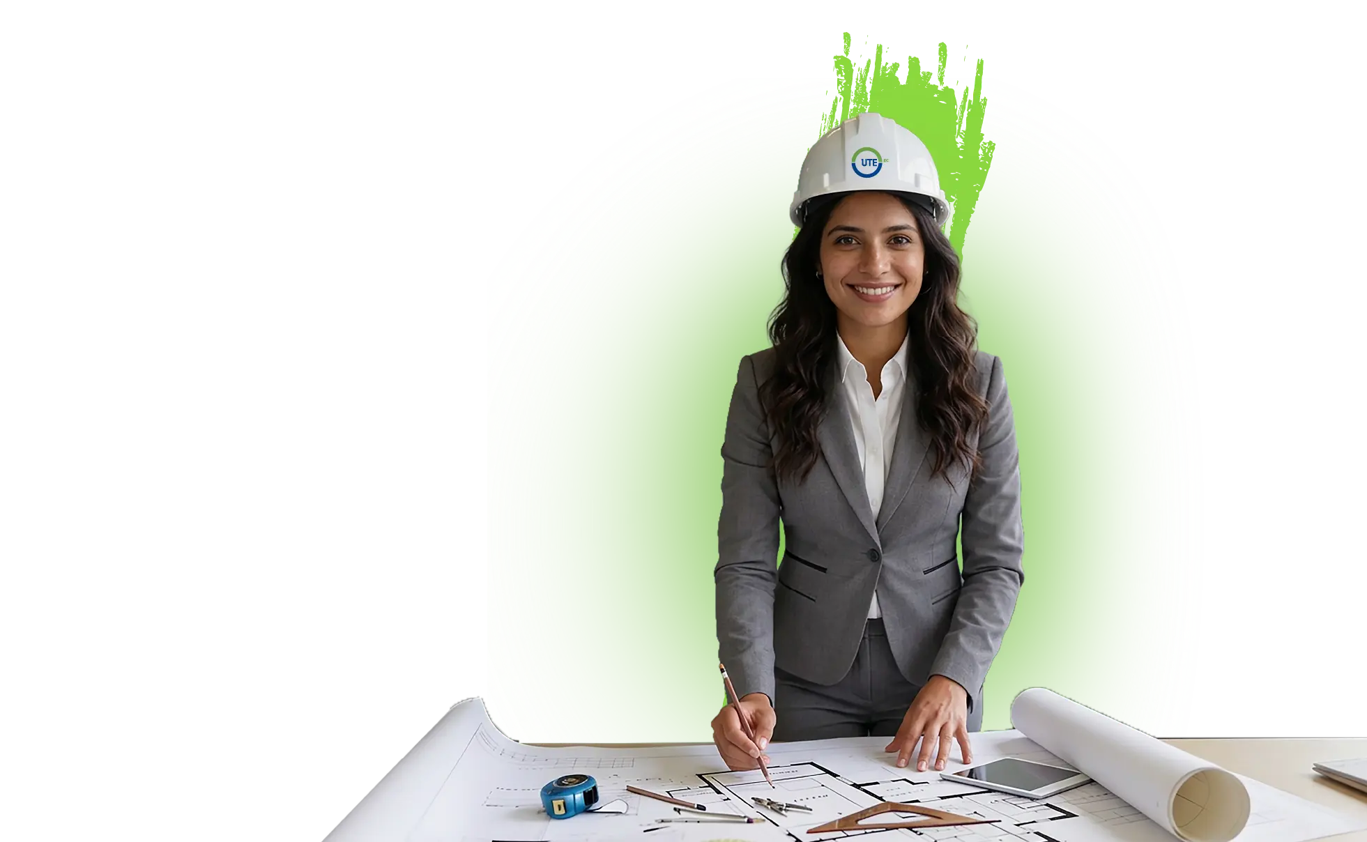 Ingeniera revisando planos en la Maestría en Ingeniería Civil con mención en Infraestructura Inteligente de la Universidad UTE.