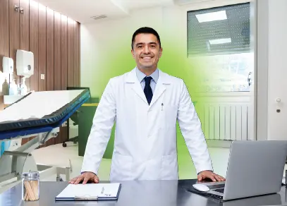 Profesional de una Maestría en Ciencias de la Salud de la Universidad UTE desarrollando atención clínica especializada.